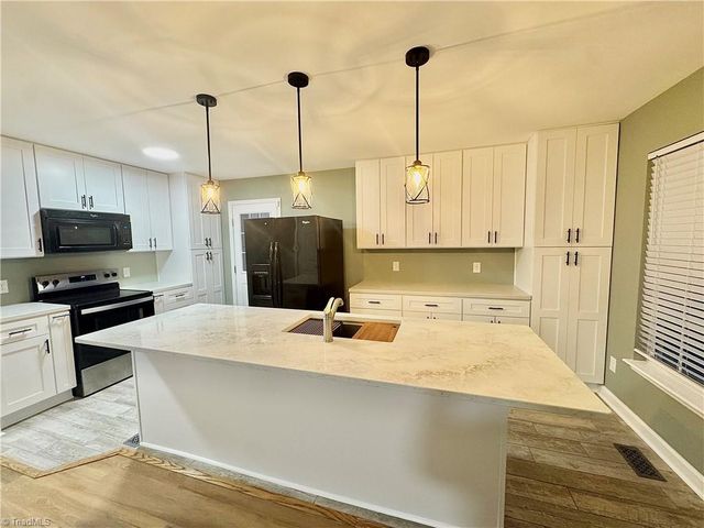 14 Tenuss Lane, Greensboro, NC 27410