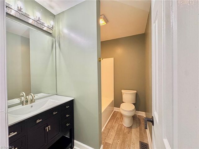 14 Tenuss Lane, Greensboro, NC 27410