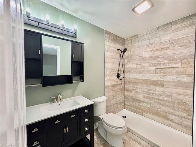 14 Tenuss Lane, Greensboro, NC 27410