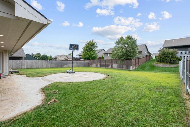 969 Cedar Brook Cir, Mulvane, KS 67110