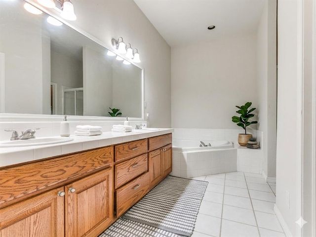 15420 Monarch Lane, Edmond, OK 73013