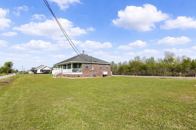 304 Country Village Drive, Raceland, LA 70394