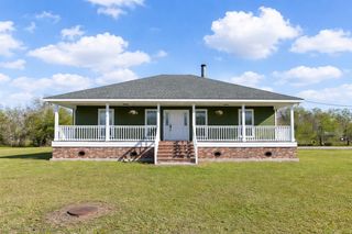 304 Country Village Drive, Raceland, LA 70394