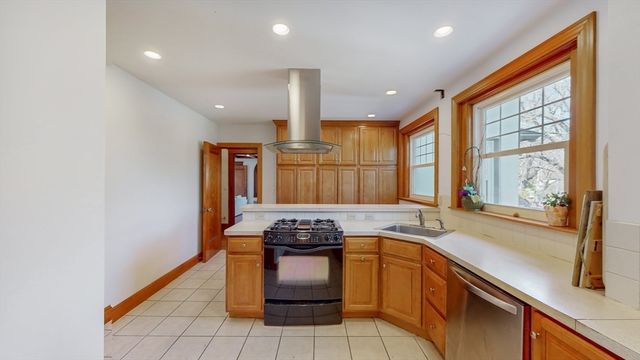 52 Rockledge Rd, Newton, MA 02461