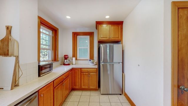 52 Rockledge Rd, Newton, MA 02461