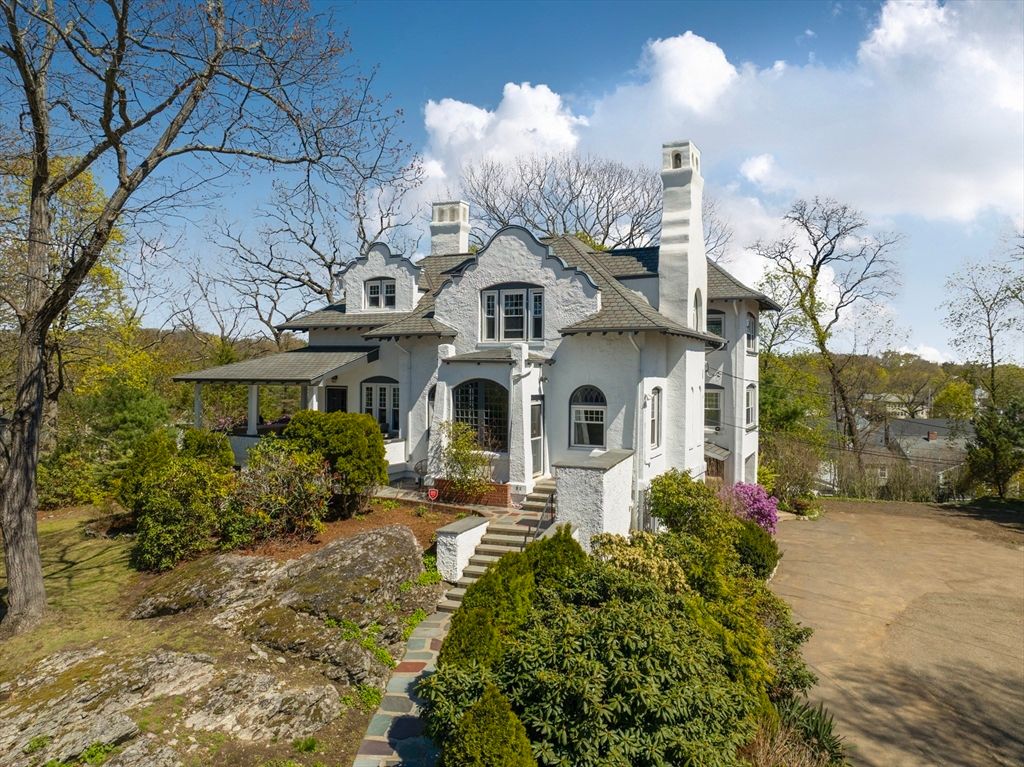52 Rockledge Rd, Newton, MA 02461