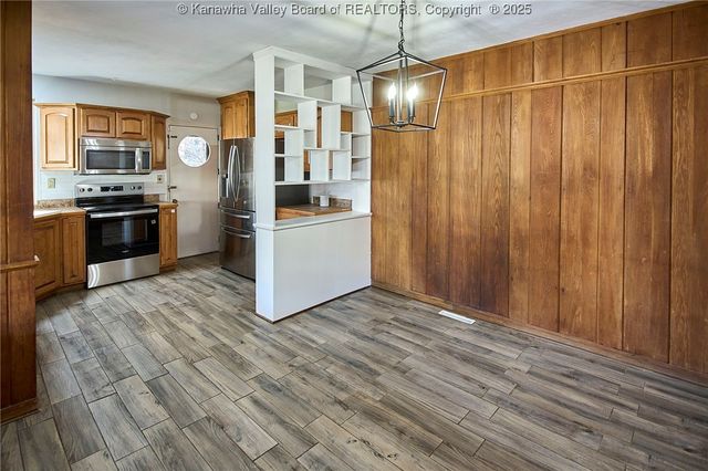 907 Valley Road, Charleston, WV 25302