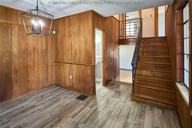 907 Valley Road, Charleston, WV 25302