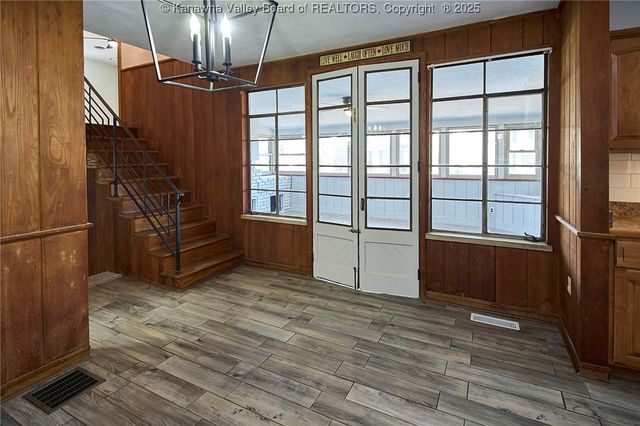 907 Valley Road, Charleston, WV 25302