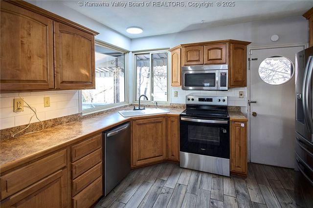 907 Valley Road, Charleston, WV 25302