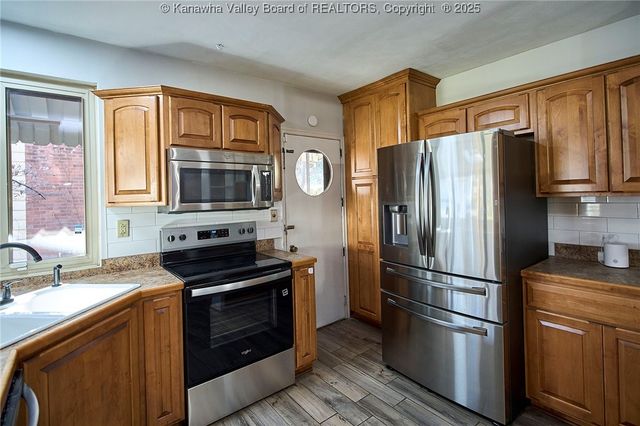 907 Valley Road, Charleston, WV 25302