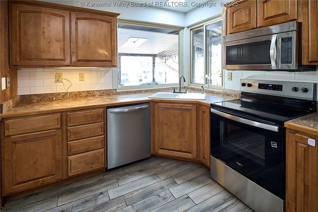 907 Valley Road, Charleston, WV 25302