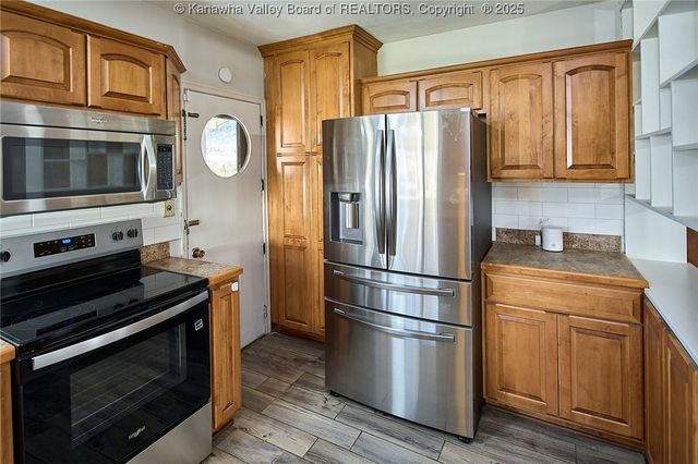 907 Valley Road, Charleston, WV 25302