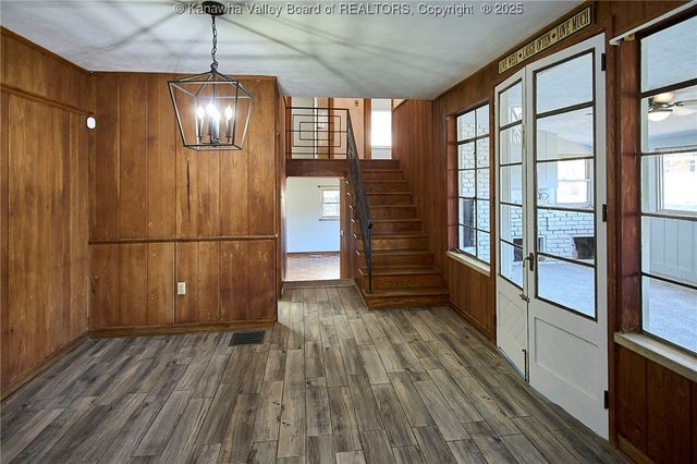 907 Valley Road, Charleston, WV 25302