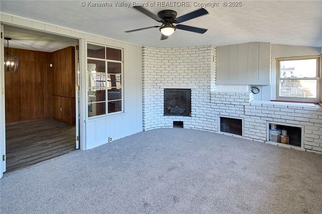 907 Valley Road, Charleston, WV 25302