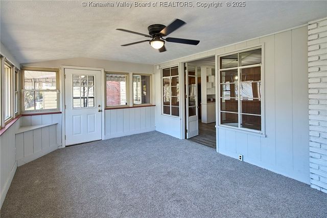 907 Valley Road, Charleston, WV 25302