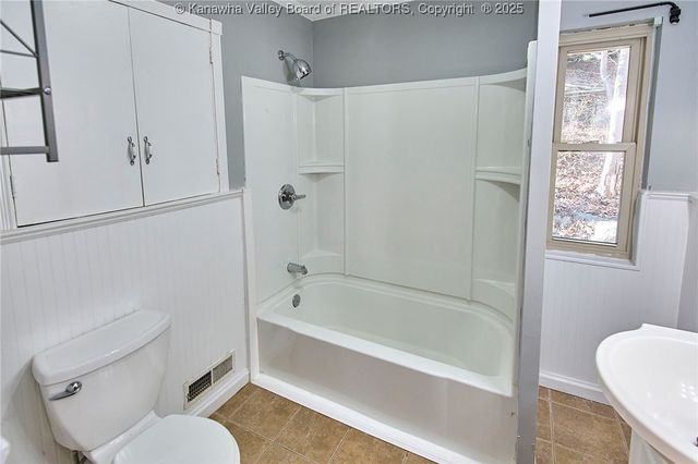 907 Valley Road, Charleston, WV 25302