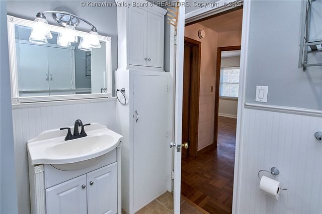 907 Valley Road, Charleston, WV 25302