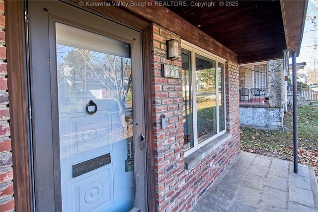 907 Valley Road, Charleston, WV 25302