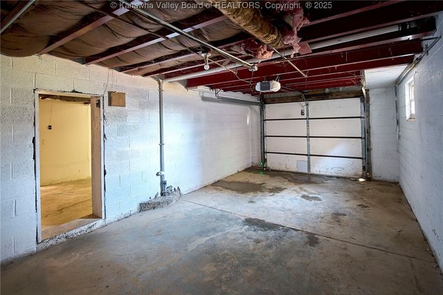 907 Valley Road, Charleston, WV 25302