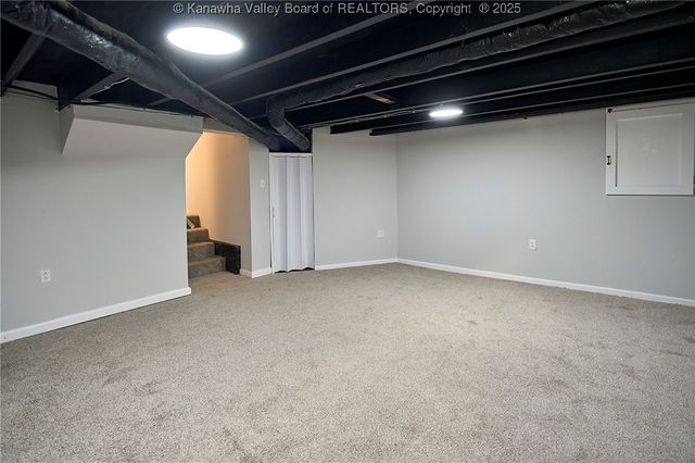 907 Valley Road, Charleston, WV 25302