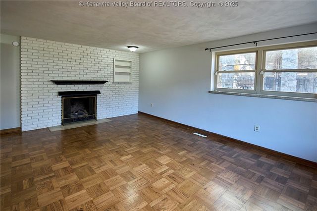 907 Valley Road, Charleston, WV 25302