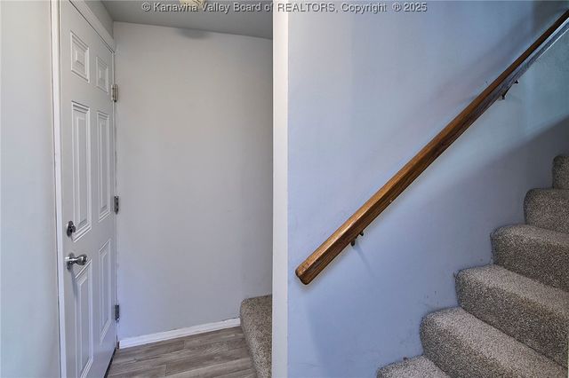 907 Valley Road, Charleston, WV 25302