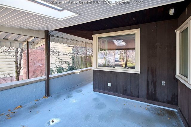 907 Valley Road, Charleston, WV 25302