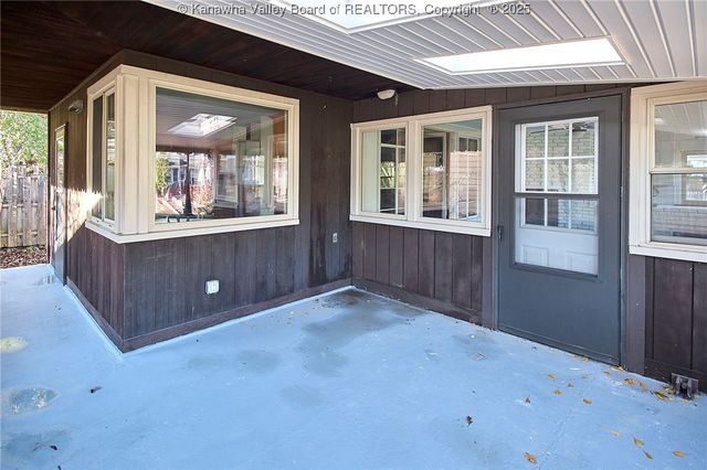 907 Valley Road, Charleston, WV 25302