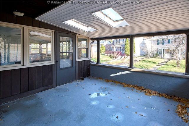 907 Valley Road, Charleston, WV 25302