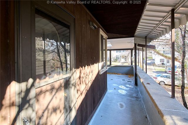 907 Valley Road, Charleston, WV 25302