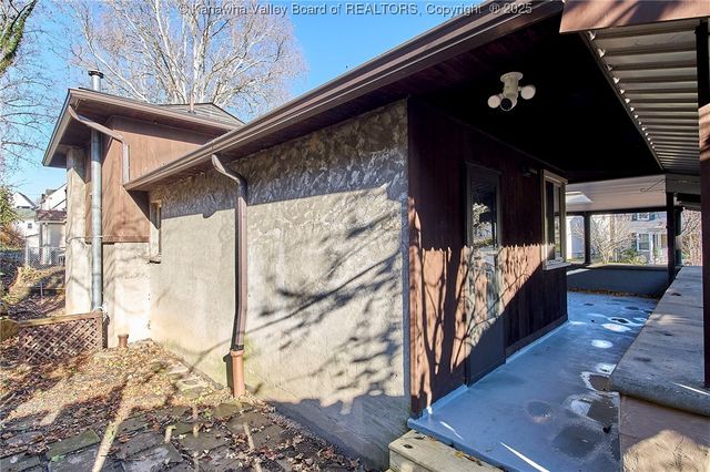 907 Valley Road, Charleston, WV 25302