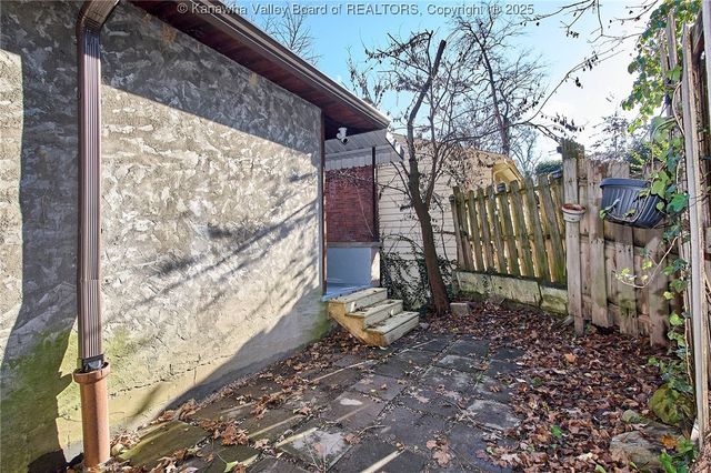 907 Valley Road, Charleston, WV 25302