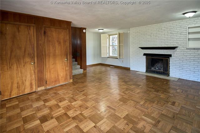 907 Valley Road, Charleston, WV 25302