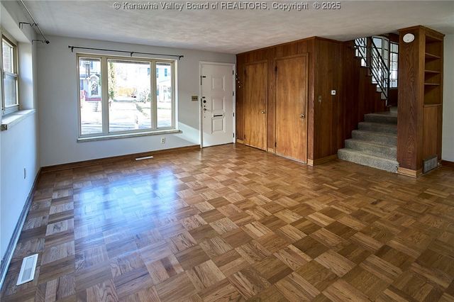 907 Valley Road, Charleston, WV 25302