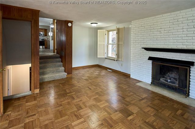 907 Valley Road, Charleston, WV 25302