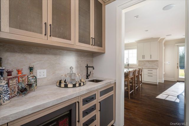 365 Split Rock Road, Syosset, NY 11791