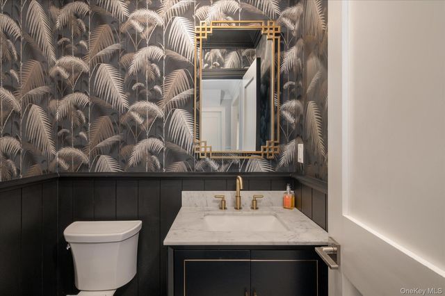 365 Split Rock Road, Syosset, NY 11791