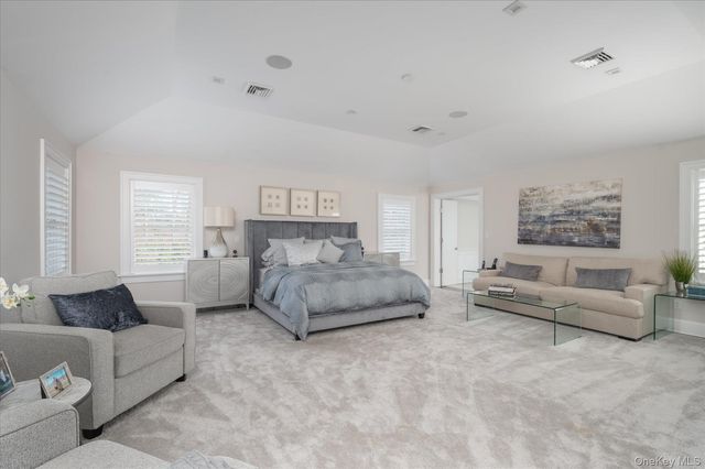 365 Split Rock Road, Syosset, NY 11791