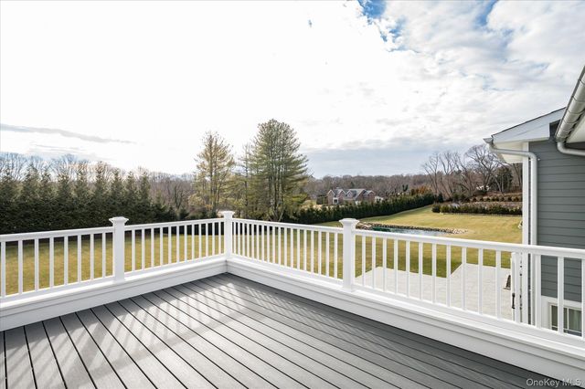 365 Split Rock Road, Syosset, NY 11791