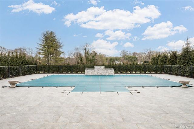 365 Split Rock Road, Syosset, NY 11791