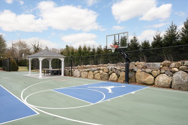 365 Split Rock Road, Syosset, NY 11791