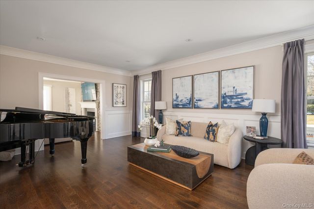 365 Split Rock Road, Syosset, NY 11791