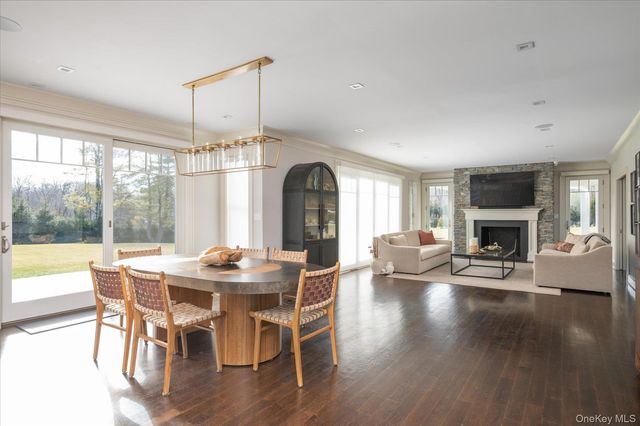 365 Split Rock Road, Syosset, NY 11791