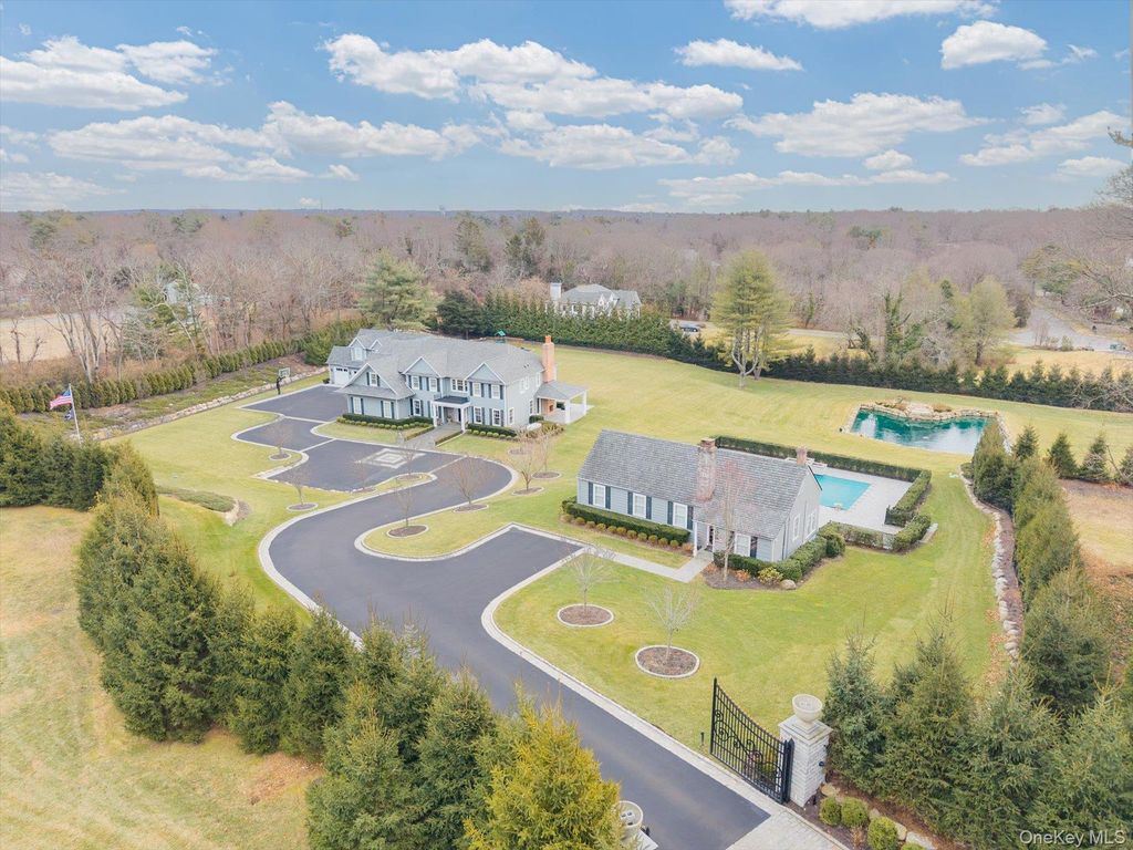 365 Split Rock Road, Syosset, NY 11791