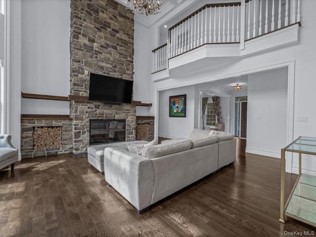3 Sachem Lane, East Quogue, NY 11942