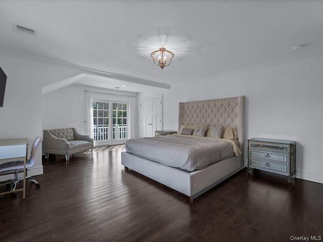 3 Sachem Lane, East Quogue, NY 11942
