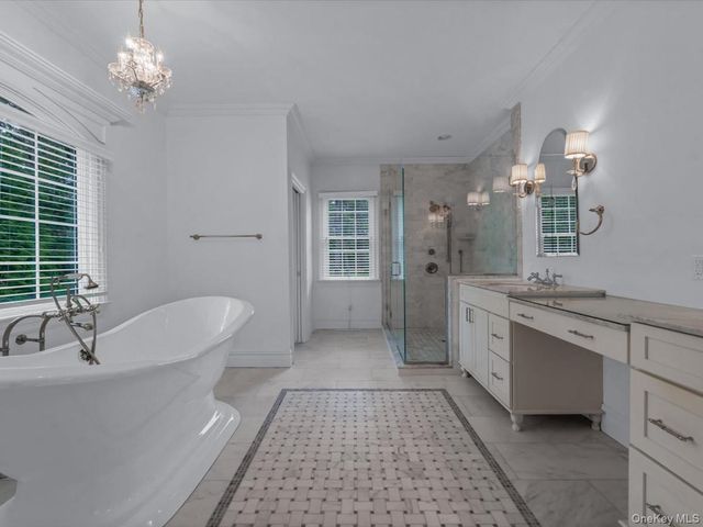 3 Sachem Lane, East Quogue, NY 11942