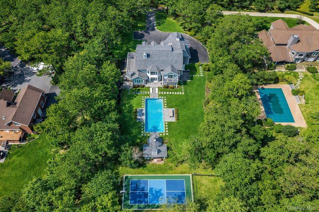 3 Sachem Lane, East Quogue, NY 11942