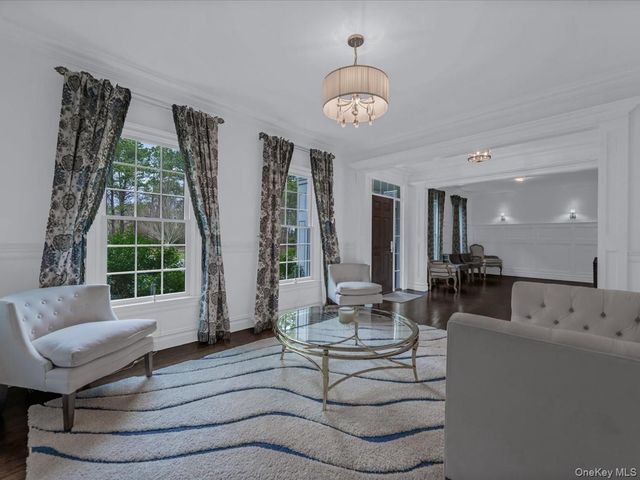 3 Sachem Lane, East Quogue, NY 11942